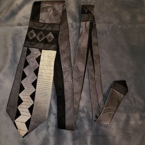 Albert Nipon tie